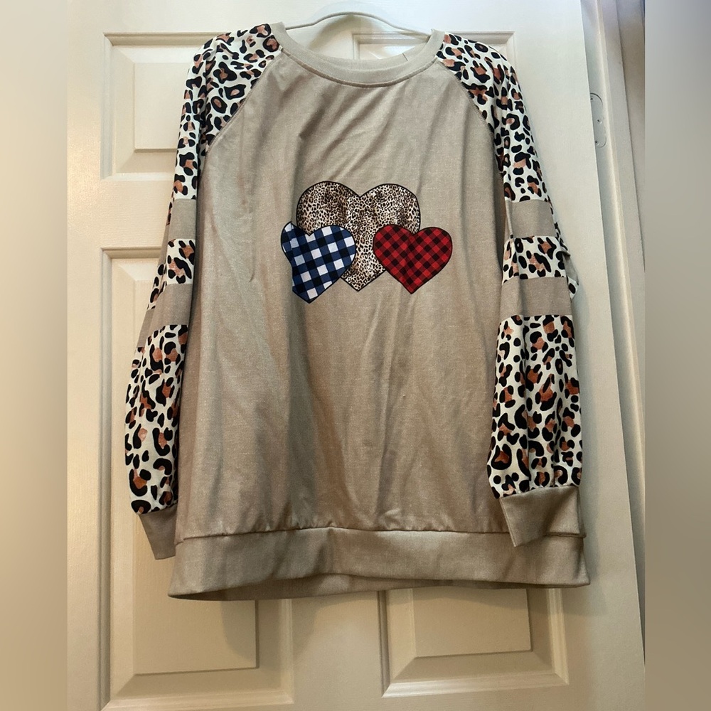 NWOT Ladies Beige Heart Patch Pullover with Leopard Sleeves